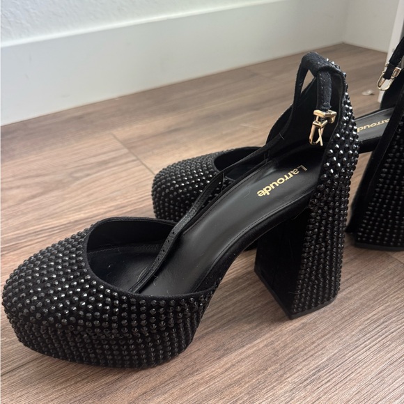 Black Studded Women\'s Heels - used 1 time. for people 10.5 or 11 - almost new main image 0